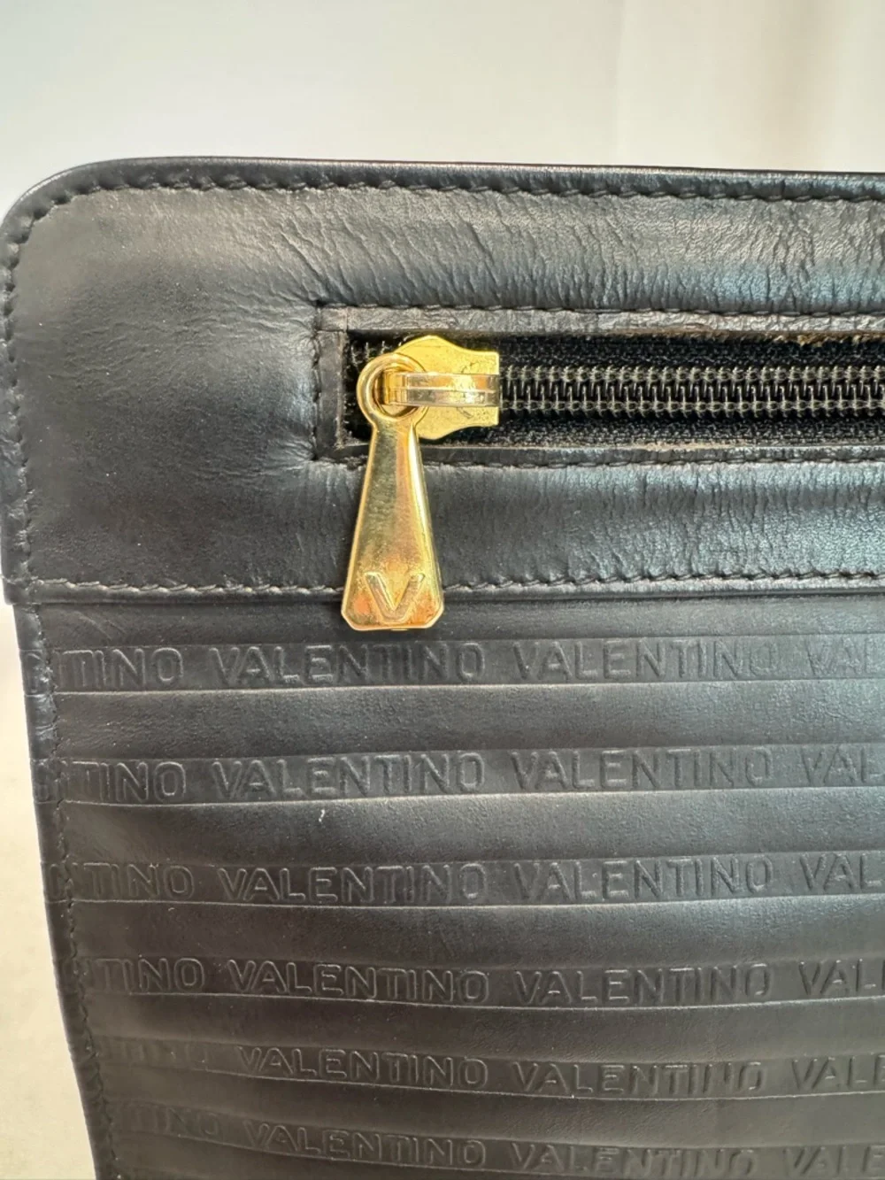 Authentic Vintage Valentino Black Leather Toiletry Bag with Gold V Accent - Picture 7 of 15
